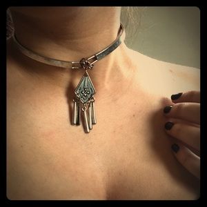 Silver pendant choker